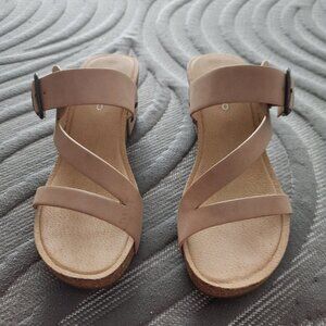Women's Size 7 wedge sandals - Beige